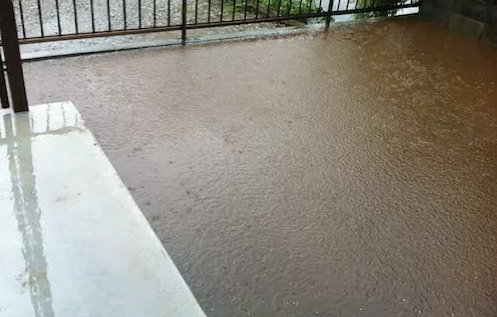 大雨浸水_駐車場浸水_